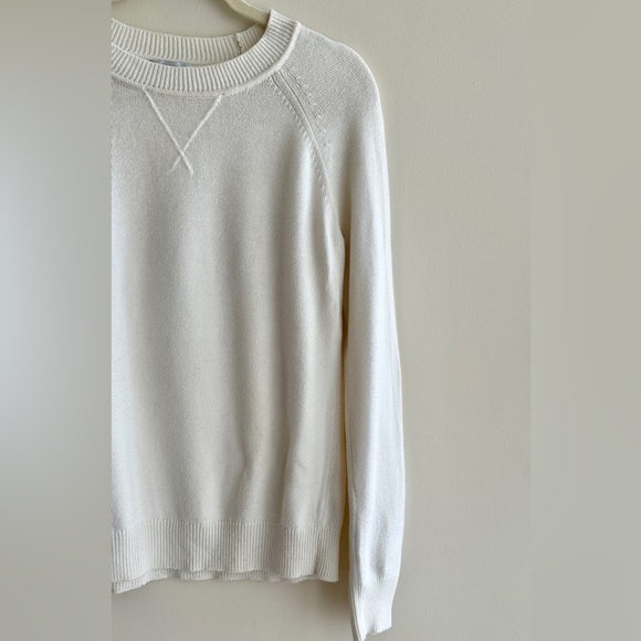 GAP Women’s Classic Crewneck Off-White Sweater, Size Medium - Picture 5 of 15